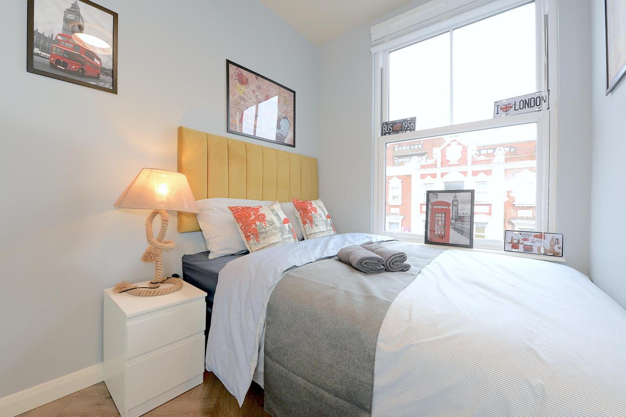 Apartamento 2 Bed Terraced Flat Piccadilly Line Londres Exterior foto