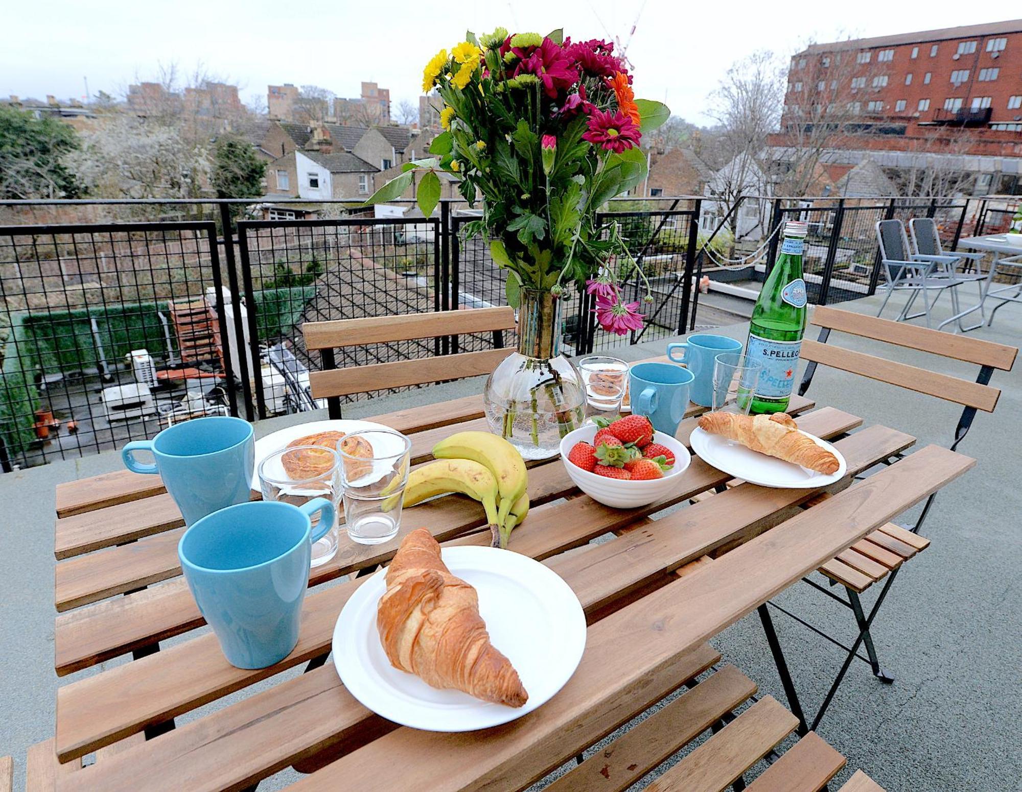 Apartamento 2 Bed Terraced Flat Piccadilly Line Londres Exterior foto